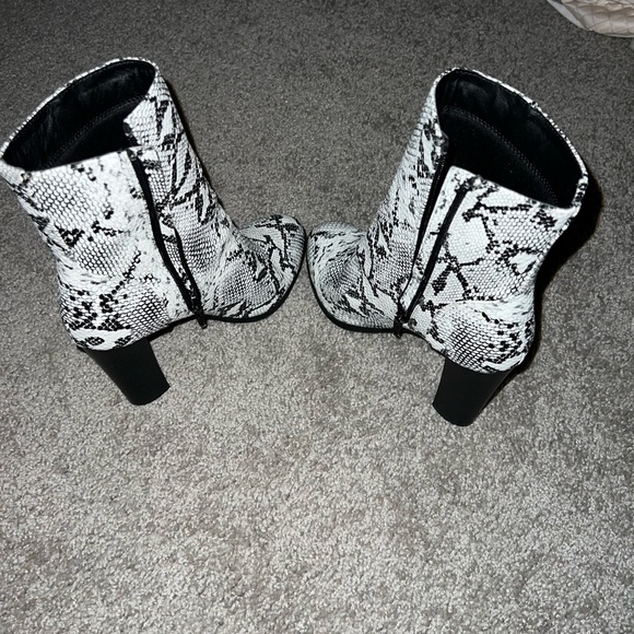 Boots - Picture 3 of 4